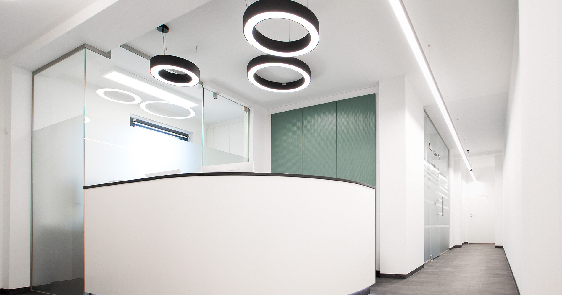 Aufnahme Rezeptionsbereich der Praxis für Kieferorthopädie Nina Keil