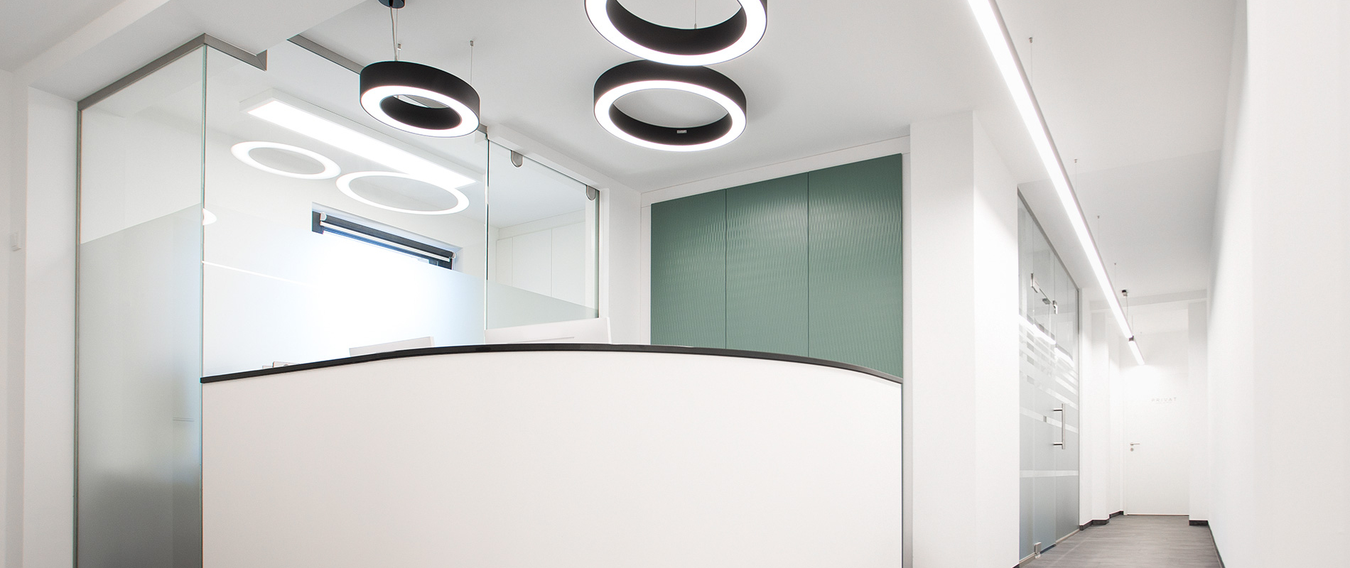 Rezeptionsbereich der Praxis für Kieferorthopädie Nina Keil in Coburg